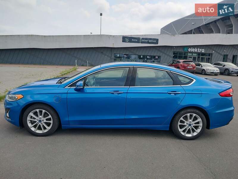 Седан Ford Fusion 2019 в Львове