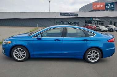 Седан Ford Fusion 2019 в 