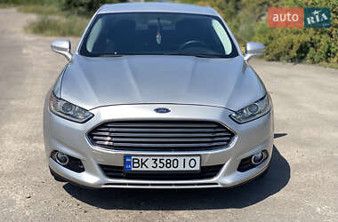 Седан Ford Fusion 2015 в Сарнах