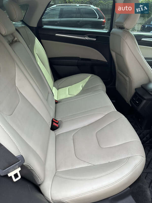 Седан Ford Fusion 2015 в Львове