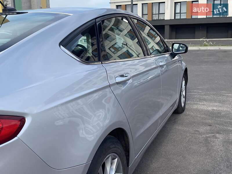 Седан Ford Fusion 2016 в Рівному