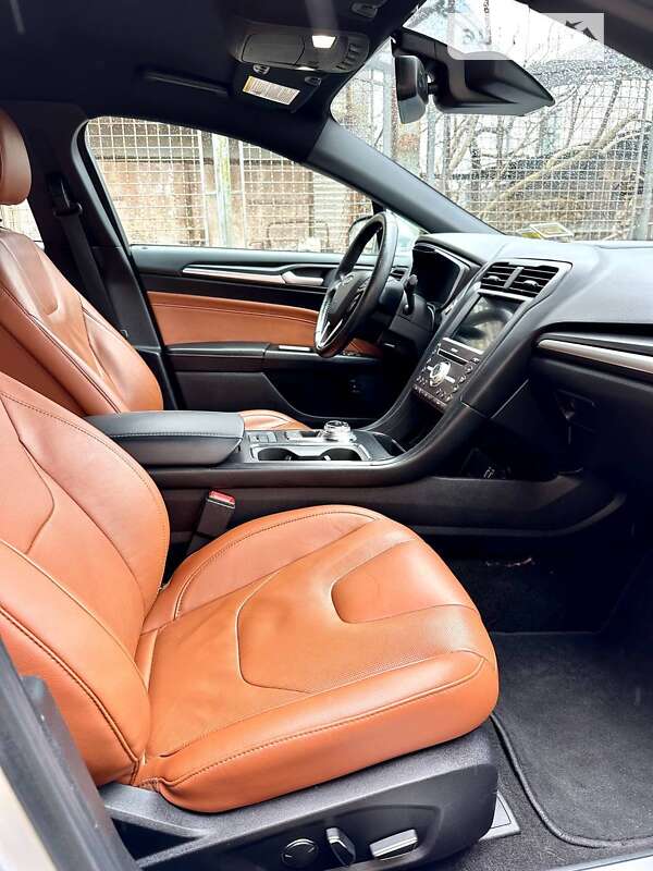 Седан Ford Fusion 2019 в Львове