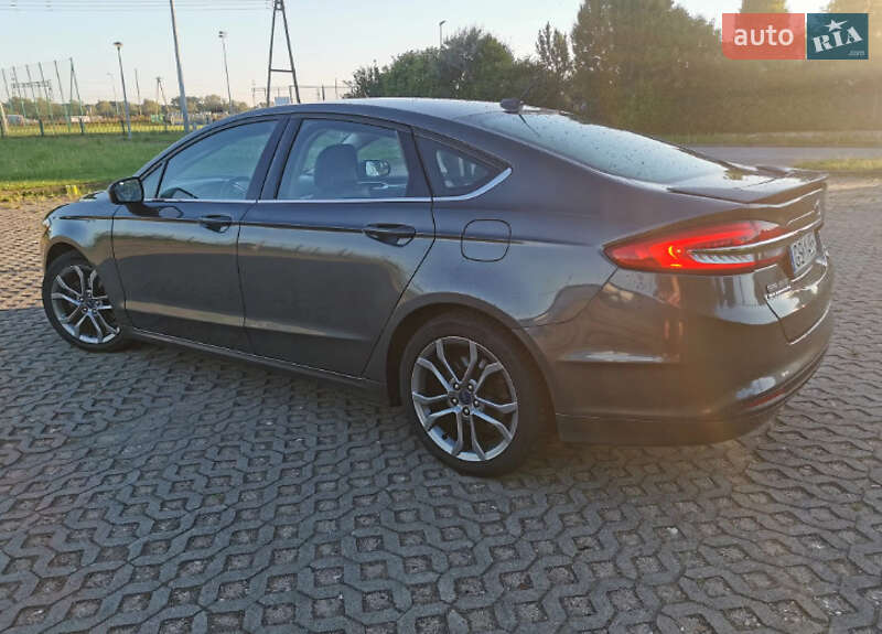 Седан Ford Fusion 2016 в Львове