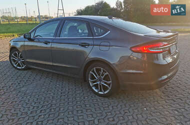 Седан Ford Fusion 2016 в 