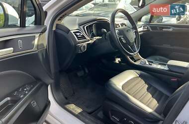 Седан Ford Fusion 2017 в 
