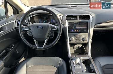 Седан Ford Fusion 2017 в 