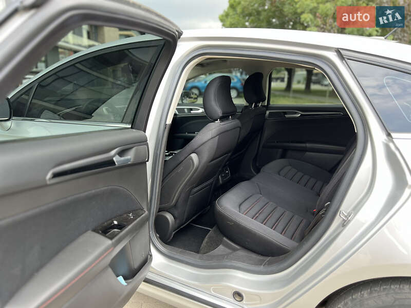 Седан Ford Fusion 2016 в Ужгороде