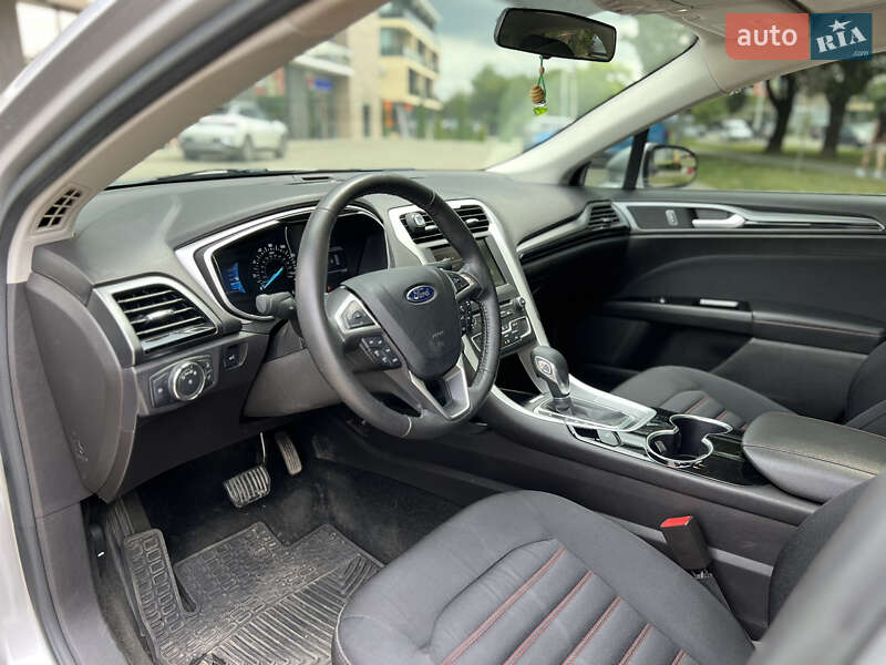 Седан Ford Fusion 2016 в Ужгороде