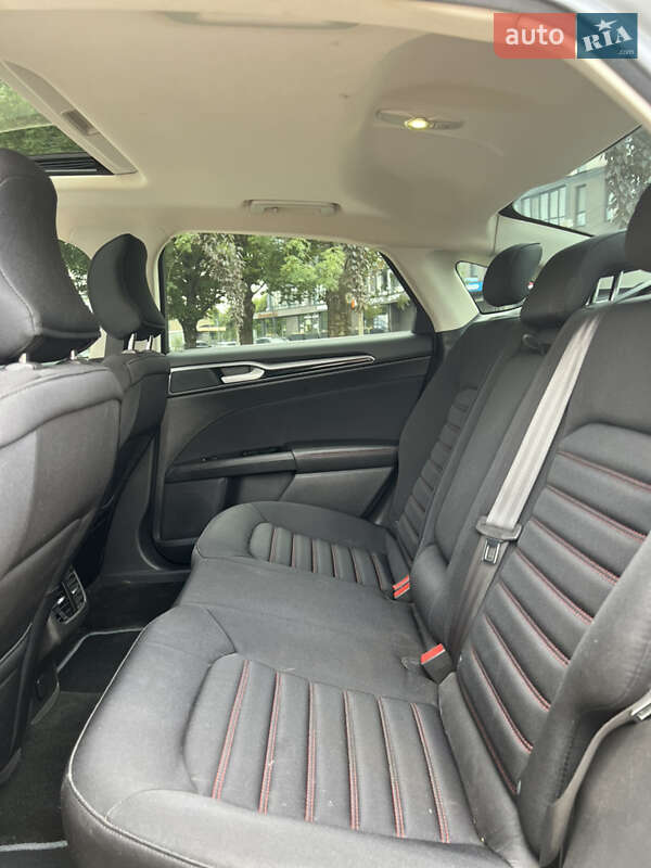 Седан Ford Fusion 2016 в Ужгороде