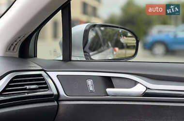Седан Ford Fusion 2016 в 