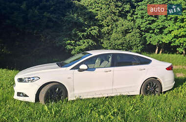 Седан Ford Fusion 2017 в 