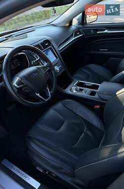 Седан Ford Fusion 2019 в 