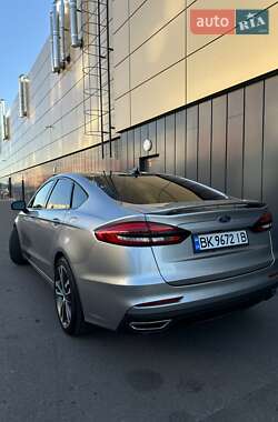 Седан Ford Fusion 2019 в Ровно