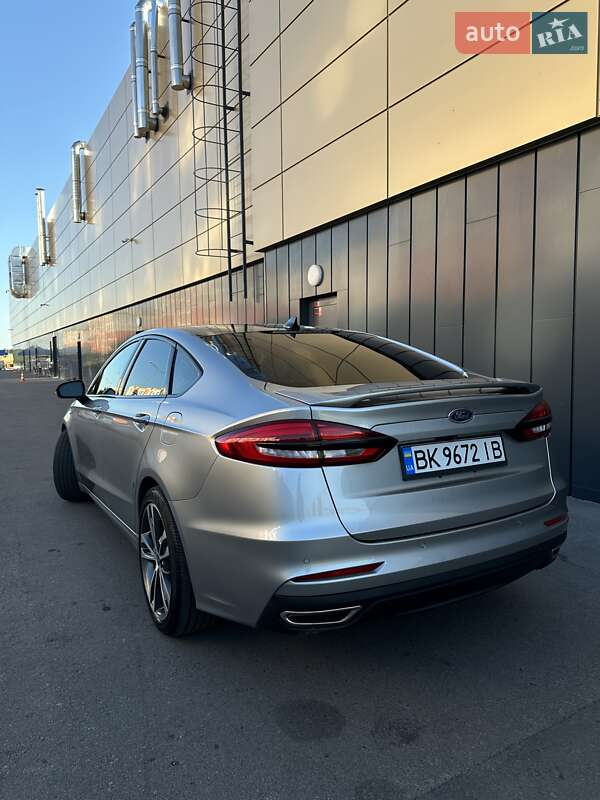 Седан Ford Fusion 2019 в Ровно