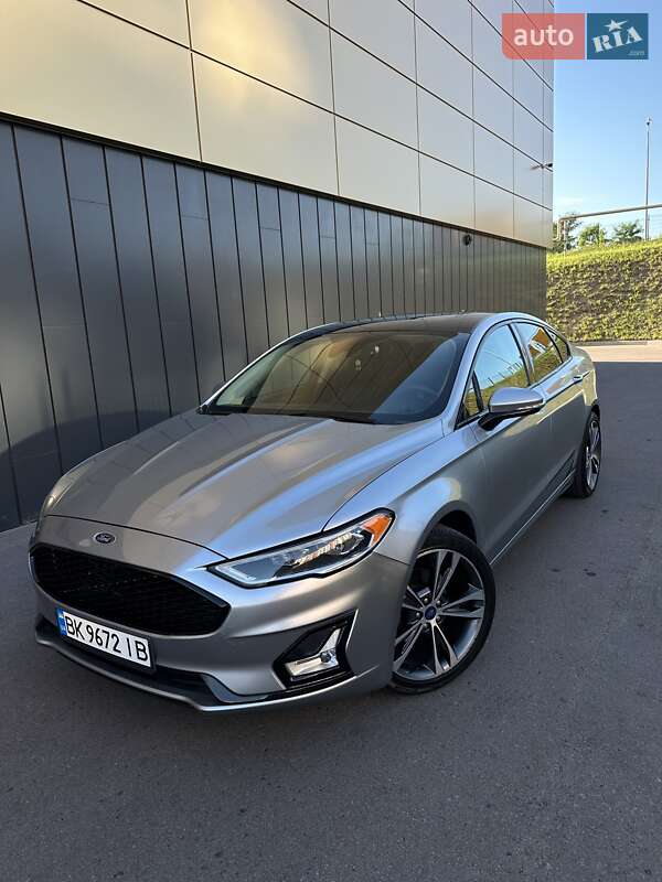 Седан Ford Fusion 2019 в Ровно