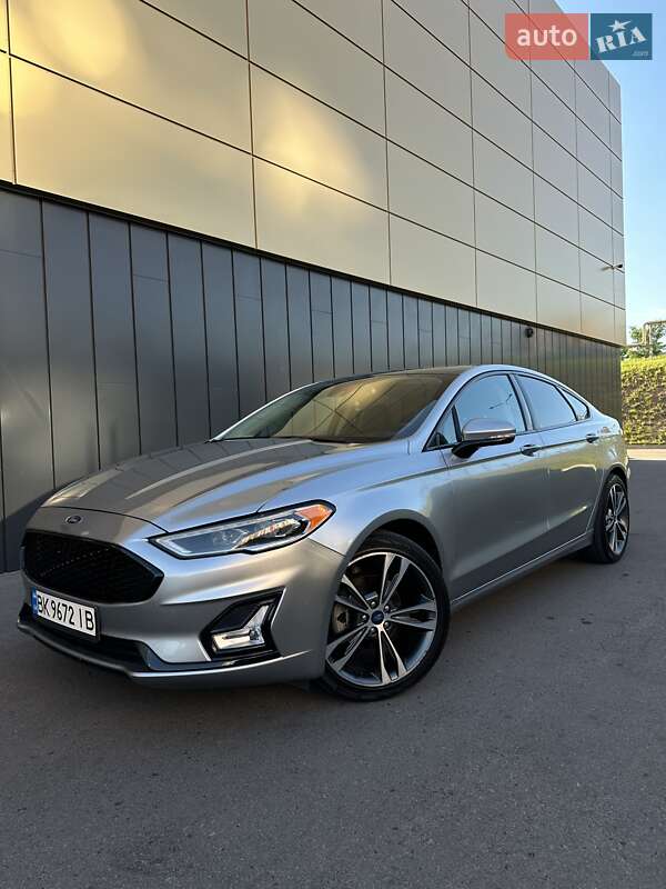 Седан Ford Fusion 2019 в Ровно