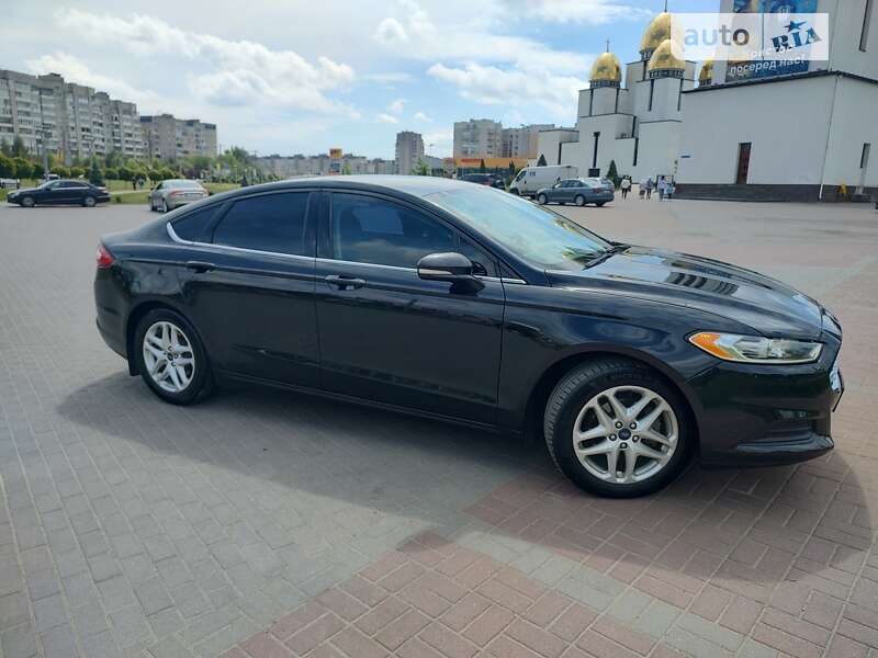 Седан Ford Fusion 2013 в 
