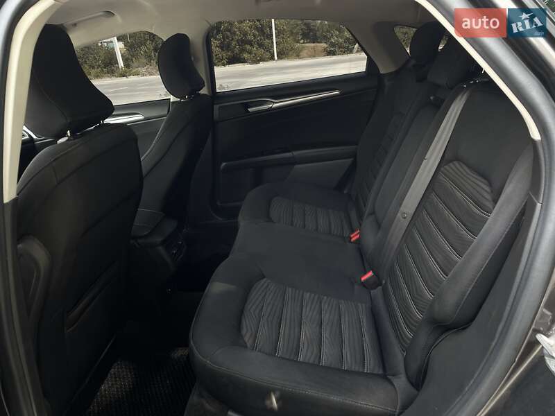 Седан Ford Fusion 2015 в Синельниково