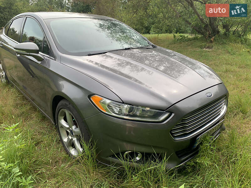 Седан Ford Fusion 2013 в Чернігові