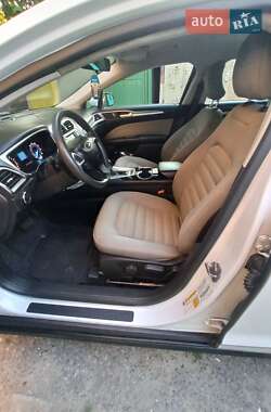 Седан Ford Fusion 2015 в 