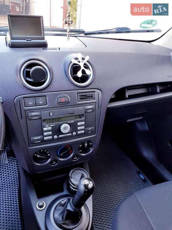 Хэтчбек Ford Fusion 2006 в Болехове
