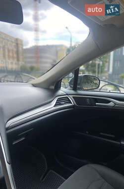 Седан Ford Fusion 2017 в 