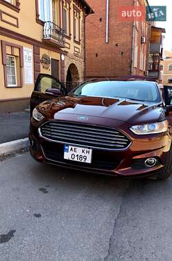 Седан Ford Fusion 2015 в 