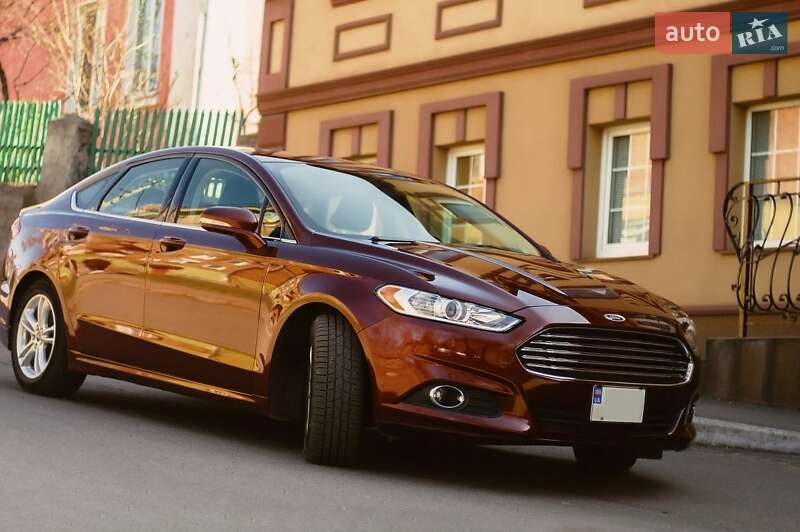Седан Ford Fusion 2015 в 