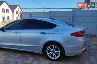 Седан Ford Fusion 2018 в 