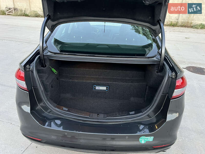 Седан Ford Fusion 2016 в Одесі