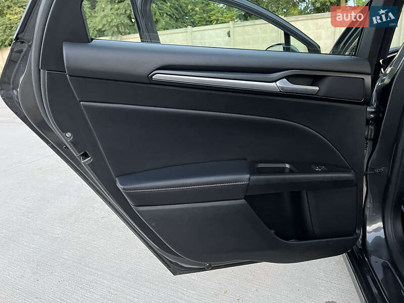 Седан Ford Fusion 2016 в Одесі