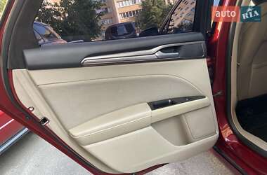 Седан Ford Fusion 2016 в 