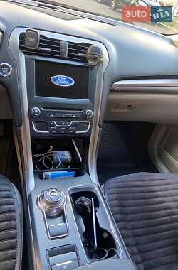 Седан Ford Fusion 2016 в 