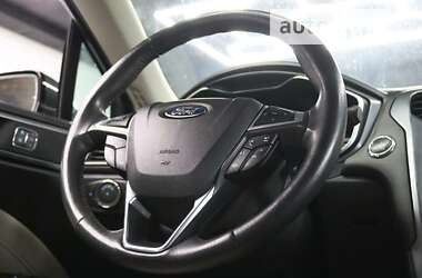 Седан Ford Fusion 2017 в 
