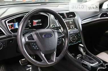 Седан Ford Fusion 2017 в 
