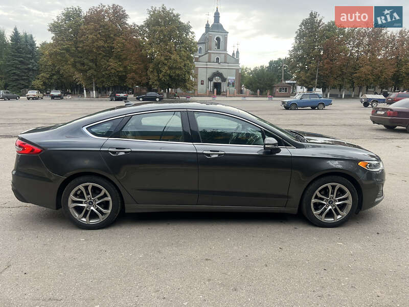 Седан Ford Fusion 2018 в Краснограде