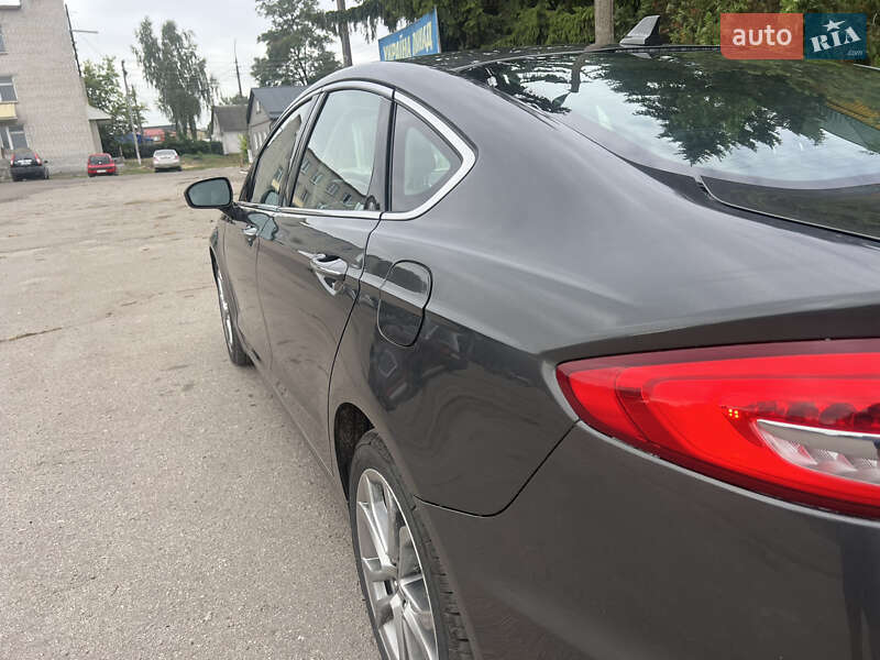 Седан Ford Fusion 2018 в Краснограде