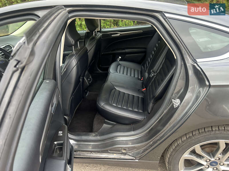 Седан Ford Fusion 2018 в Краснограде
