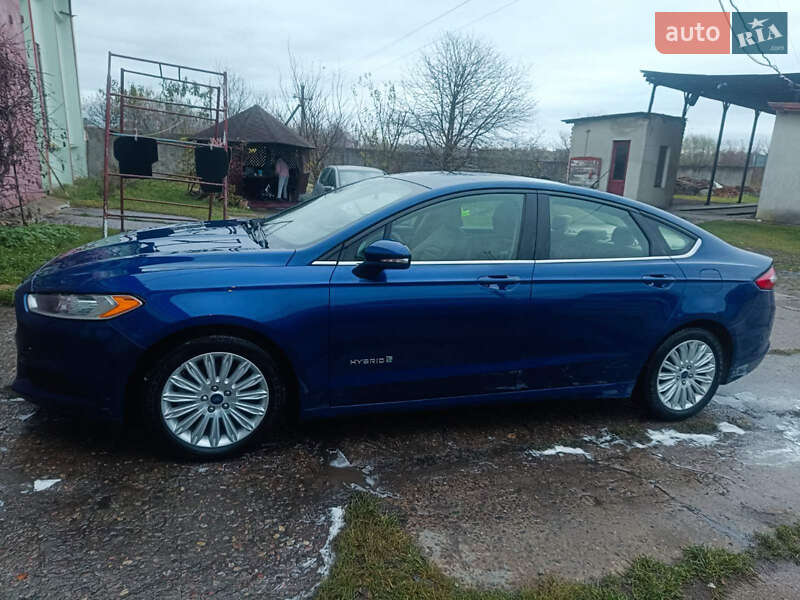 Седан Ford Fusion 2015 в Миргороді
