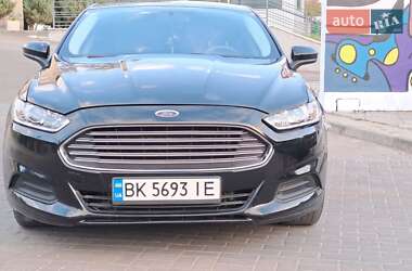 Седан Ford Fusion 2016 в 