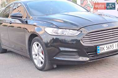 Седан Ford Fusion 2016 в 