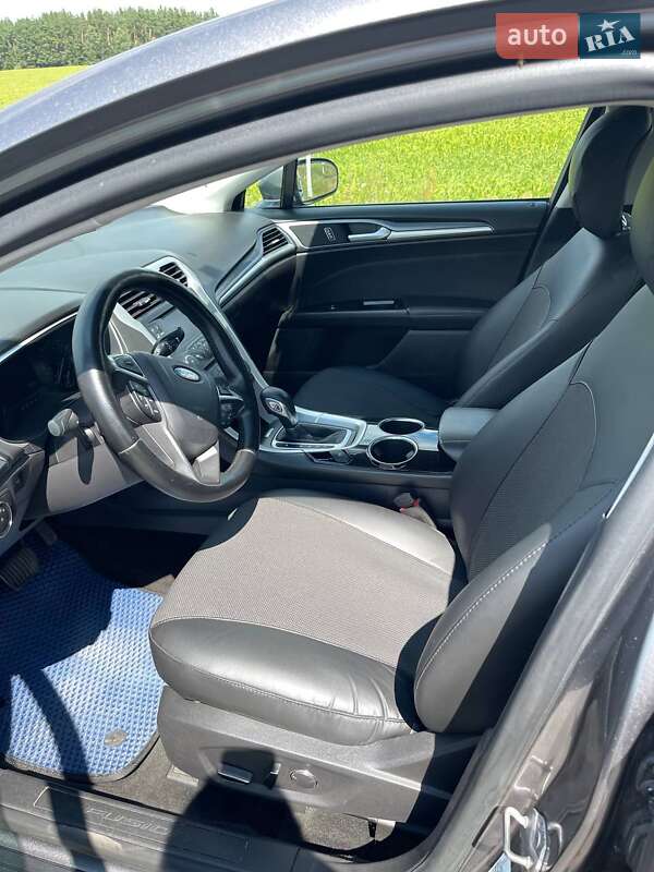 Седан Ford Fusion 2013 в Коропе