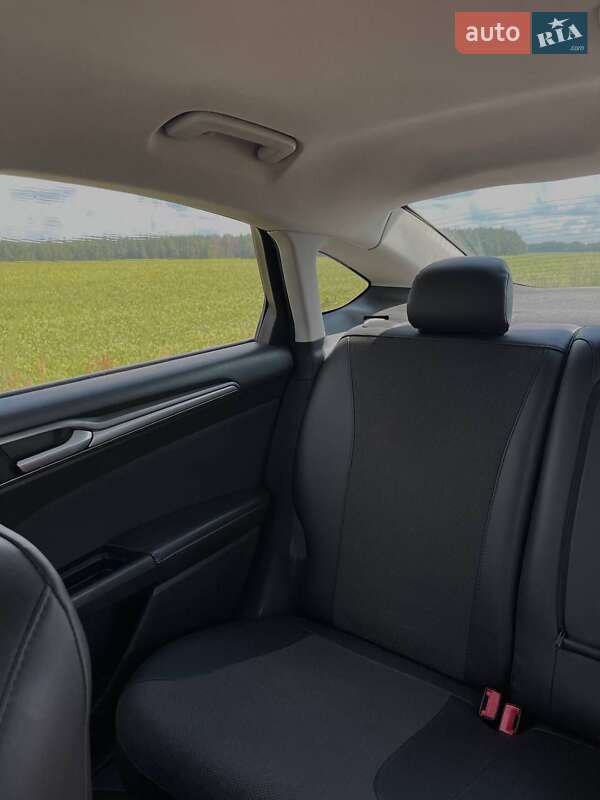 Седан Ford Fusion 2013 в Коропе