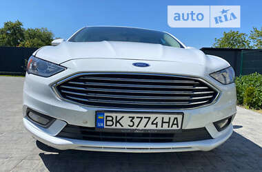 Седан Ford Fusion 2016 в 