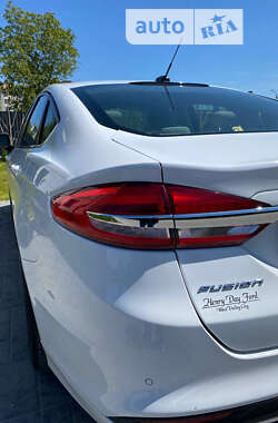 Седан Ford Fusion 2016 в 