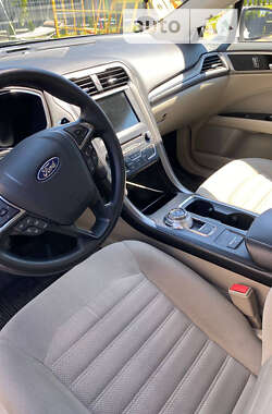 Седан Ford Fusion 2016 в 