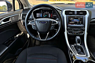Седан Ford Fusion 2016 в 