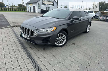 Седан Ford Fusion 2019 в Львові