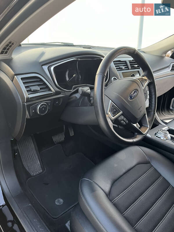 Седан Ford Fusion 2017 в Ременове
