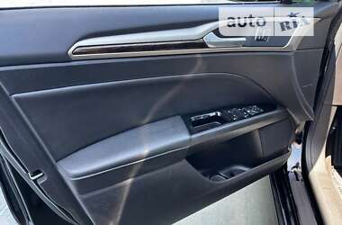 Седан Ford Fusion 2016 в 